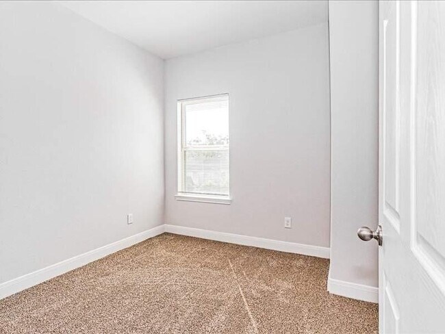 Foto del edificio - 5217 E Houston Rd