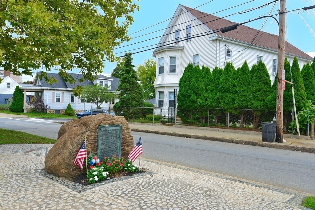 272274 Mt Pleasant St, New Bedford, MA 02746 Townhome Rentals in New