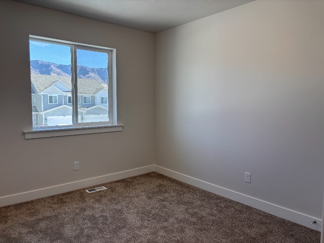 Building Photo - 655 S 85 E
