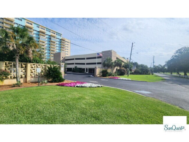 Foto del edificio - Carefree living in this immaculate updated 1 bedroom condo!
