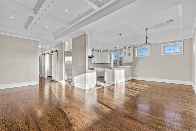 Building Photo - 846 Main St