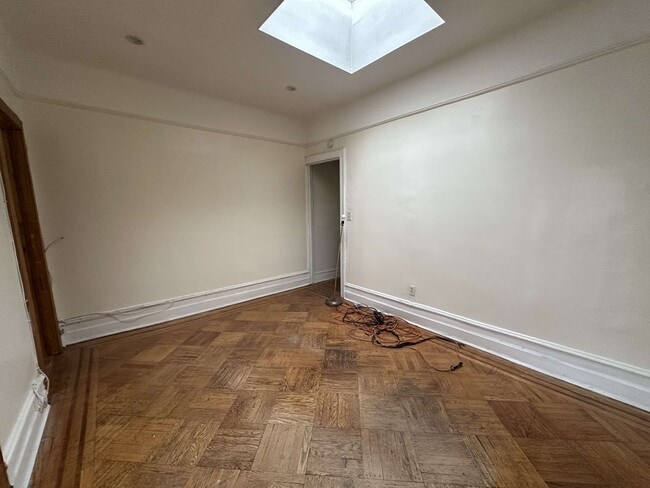 Building Photo - 28-18 41st Ave