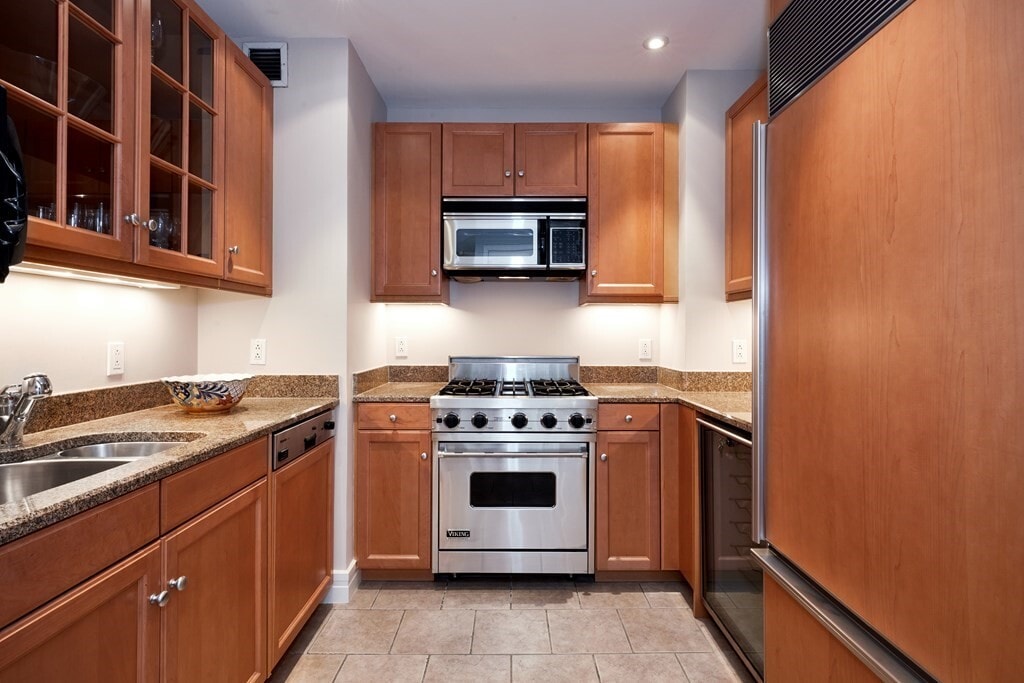 Primary Photo - 10 Avery St