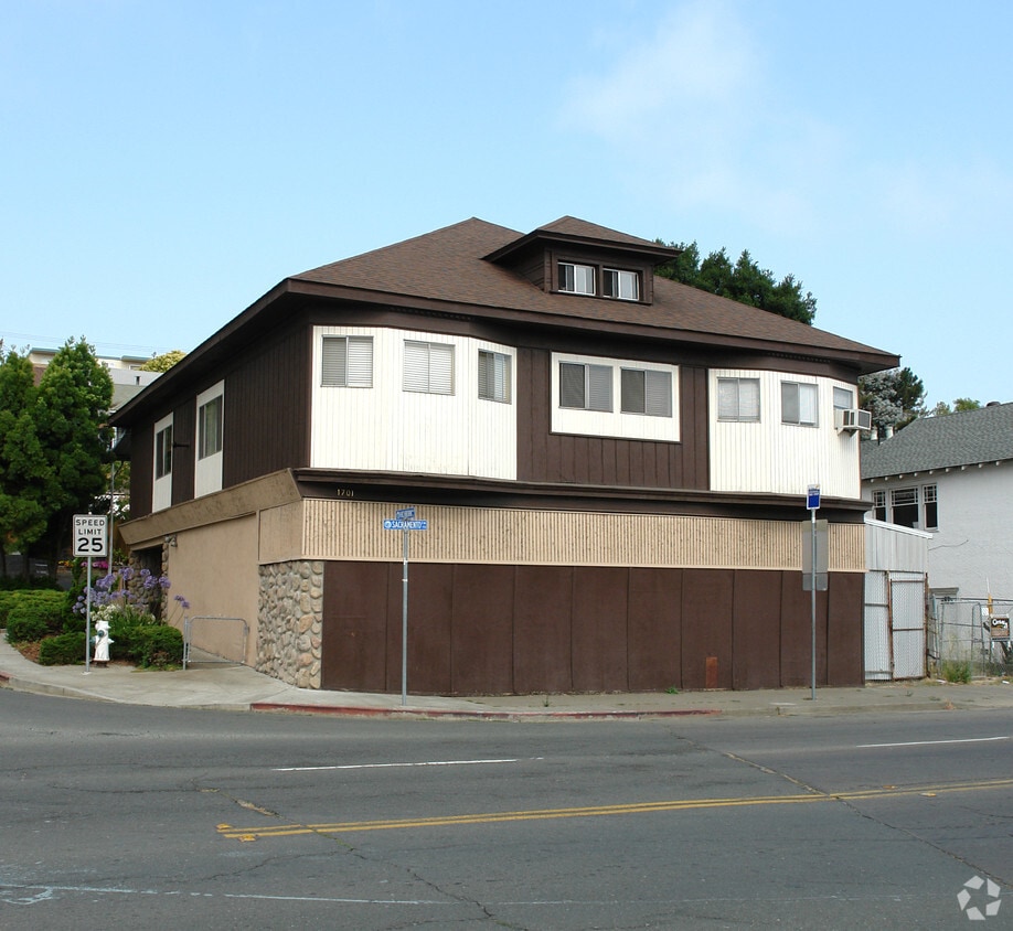 Primary Photo - 1701 Sacramento St