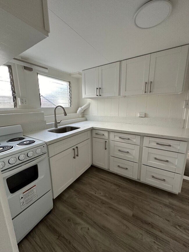 Foto del edificio - Upgraded Studio w/ Extra Room and Enclosed...