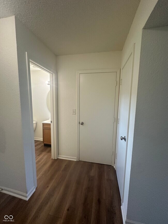 Foto del edificio - 8125 Maple Stream Ln