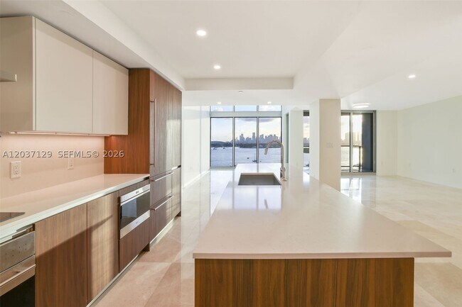 Foto del edificio - 1500 Bay Dr E
