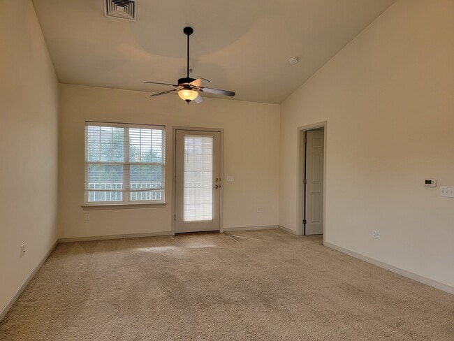 Building Photo - 1942 Shady Oak Dr