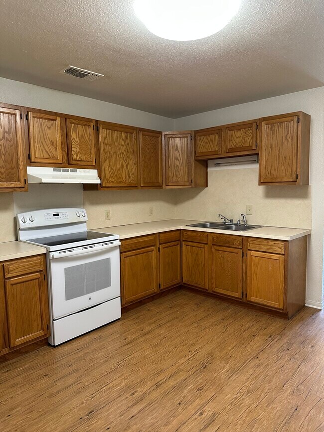 Building Photo - 1706 Aztec Trace