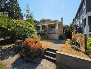Building Photo - 4009 NE 57th St