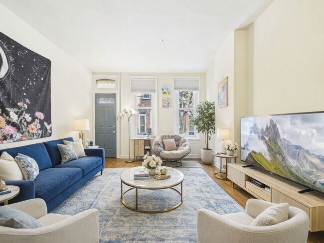 Foto del edificio - Renovated 2BR w/ HW Floors, New Kitchen, A/C, W/D, Small Yard