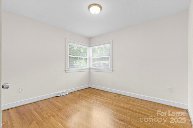 Foto del edificio - 1022 Green Cir Dr
