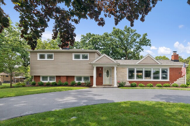 Building Photo - 3831 Lindenwood Ln