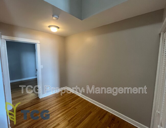 Foto del edificio - 215 W Main Street