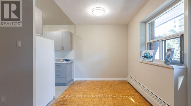 Building Photo - 52 Park St E