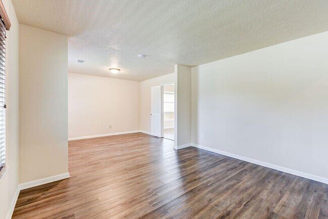 Foto del edificio - 2107 Collingsfield Dr