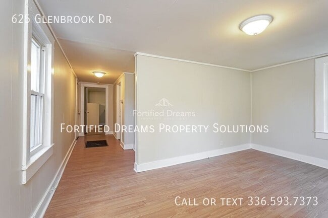 Foto del edificio - 625 Glenbrook Dr