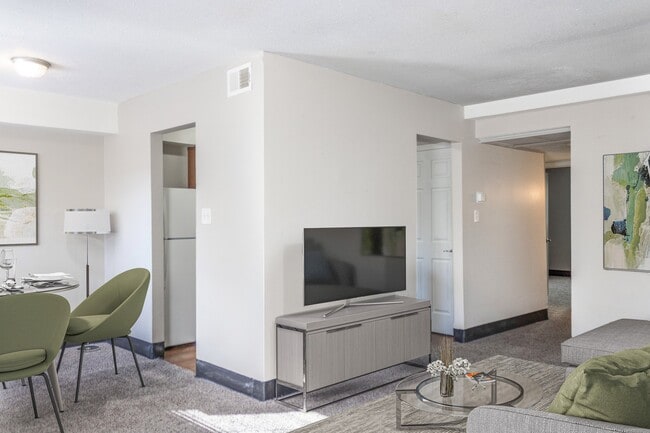 Building Photo - Bridgepointe Crossing