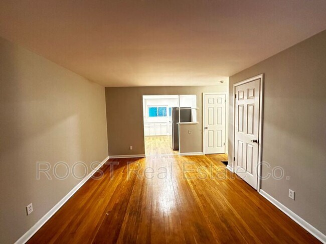 Foto del edificio - 1547 Garling Ave