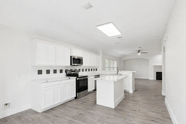 Foto del edificio - 17910 Royal Gate Ln