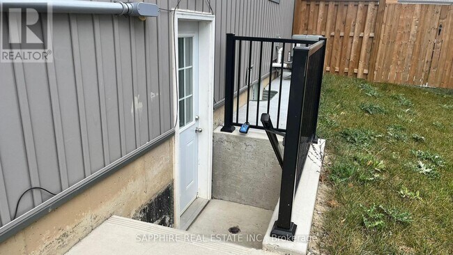 Photo du bâtiment - 28 Barker Pkwy