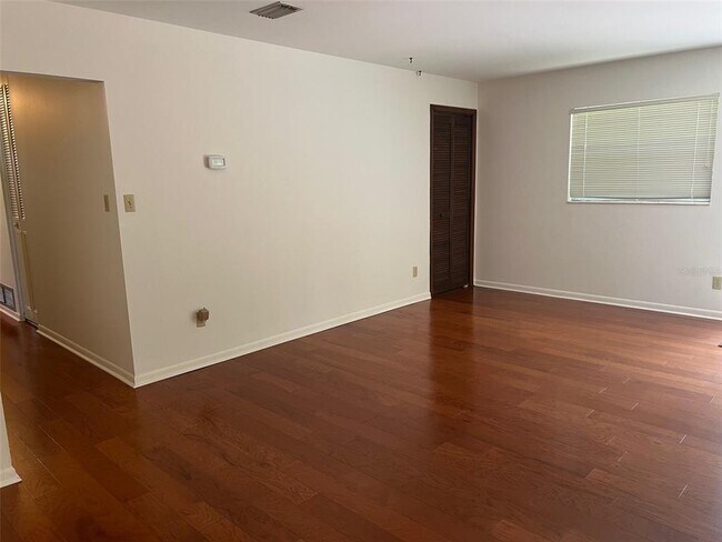 Foto del edificio - 703 NE 5th Pl