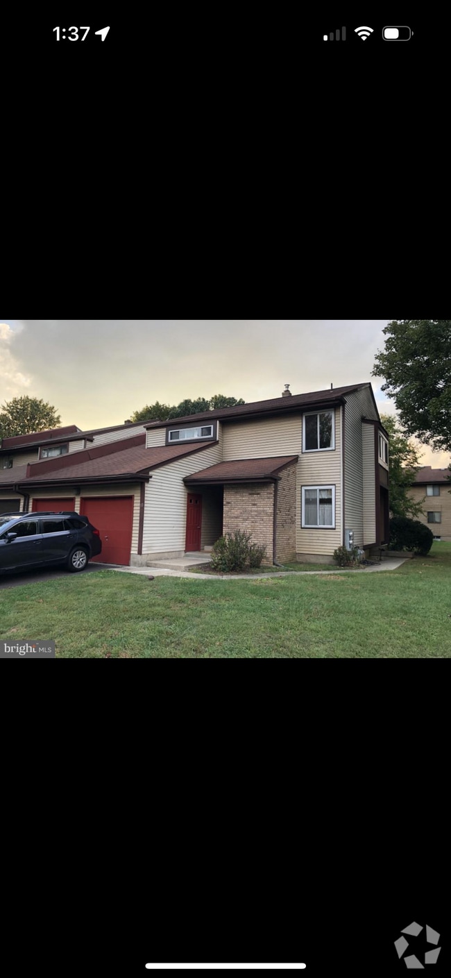 Building Photo - 39 Sandybrook Dr