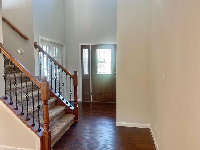 Building Photo - Large Kokomo Home!