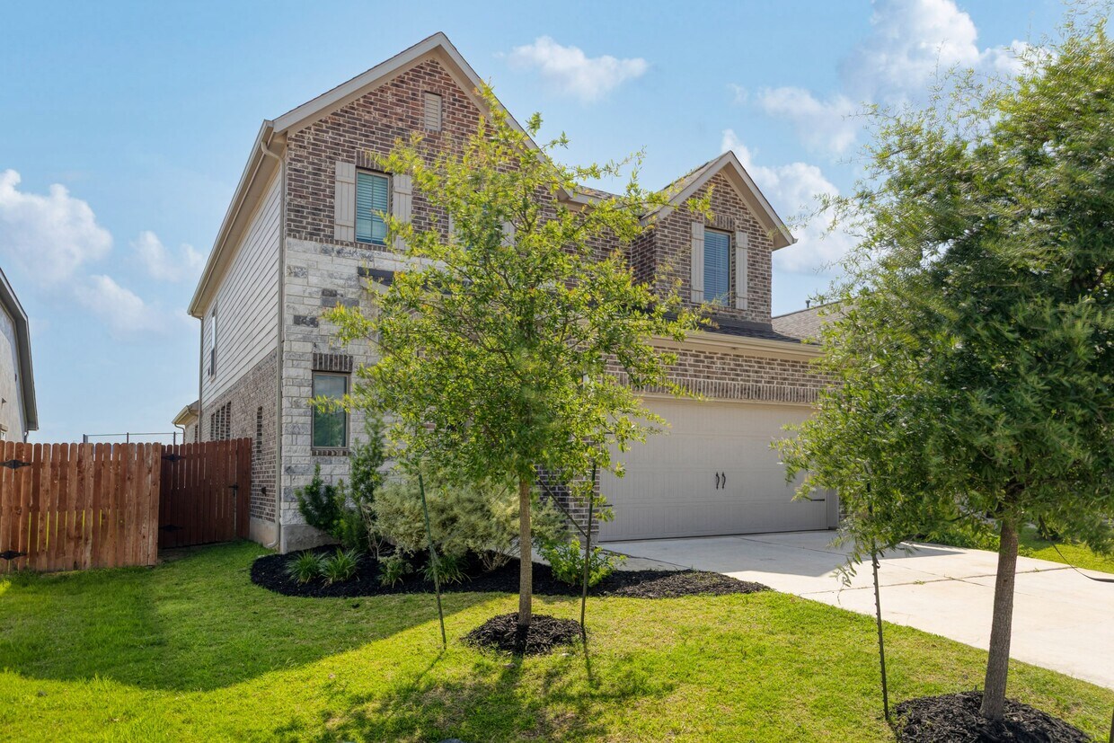 Foto principal - 125 Rangel Dr