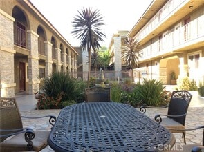 Building Photo - 3220 Altura Ave