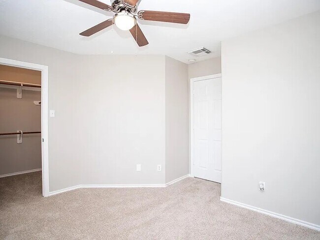 Building Photo - 13147 Peppergate Ln