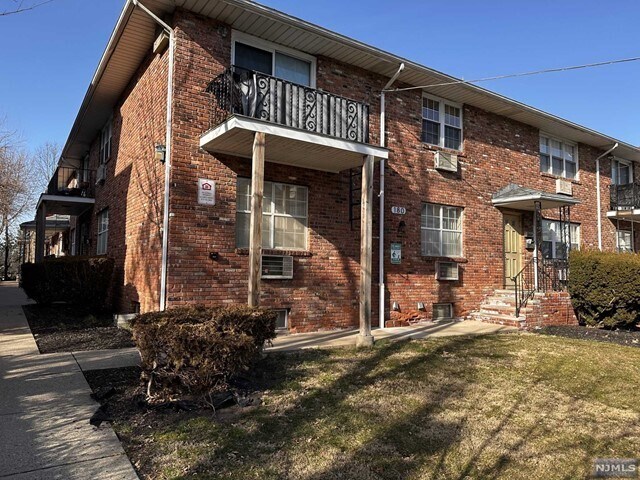 Primary Photo - 180 Highland Ave