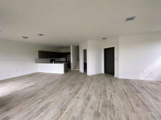 Sala de estar - 15600 SW 136th St