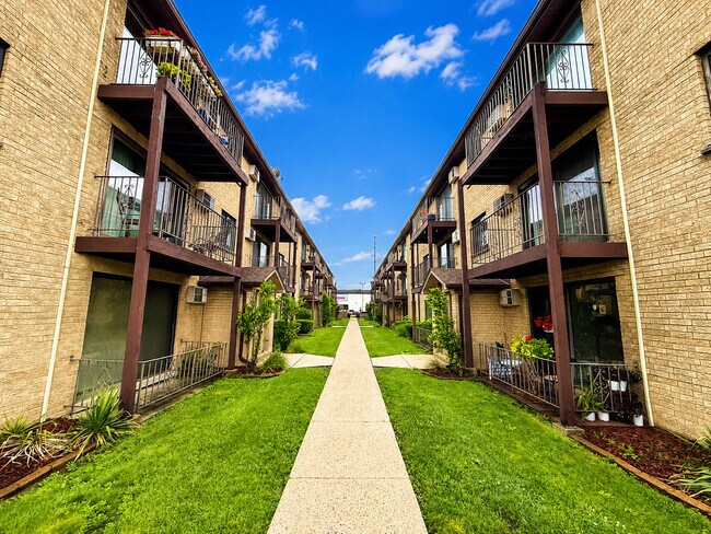 Foto del edificio - 7214 W Wrightwood Ave