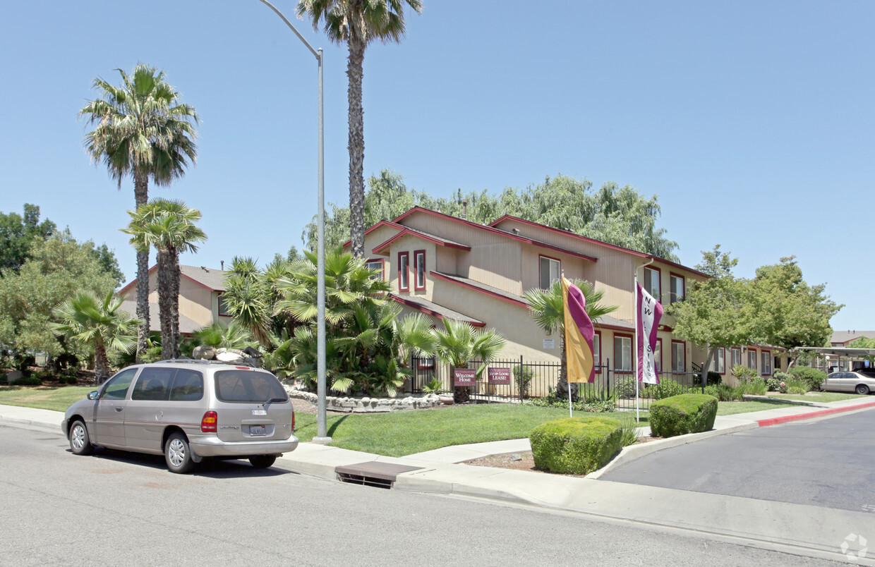 Building Photo - Chowchilla Garden Apartments