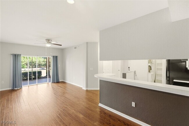 Foto del edificio - 6490 Aragon Way