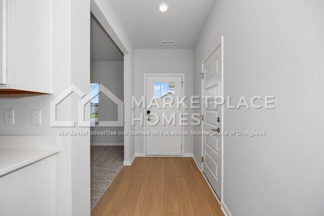 Foto del edificio - 325 McHenry Dr