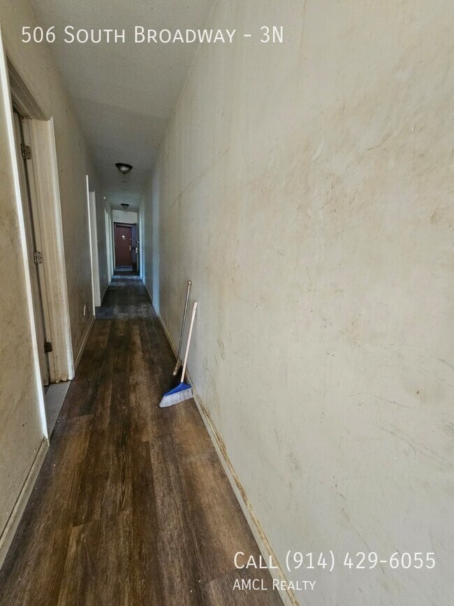 Foto del edificio - 506 S Broadway