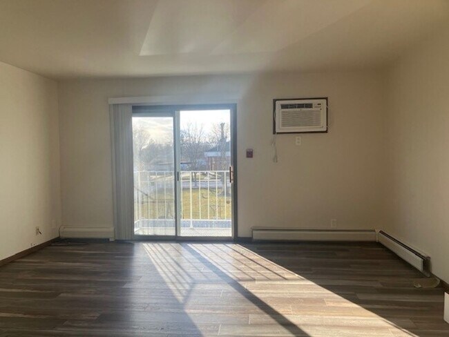 Foto del edificio - 112 S Wisconsin St