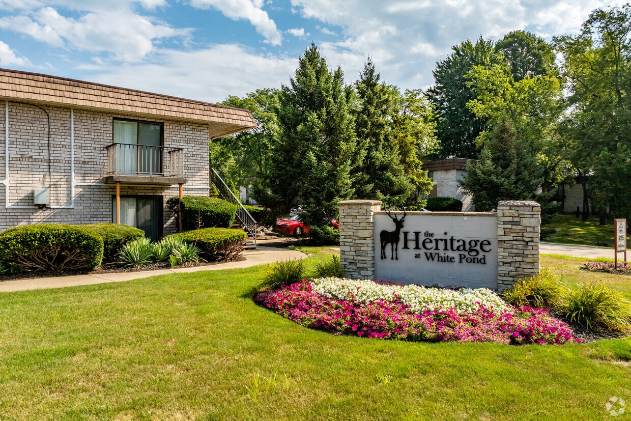 Entrada principal - The Heritage at White Pond