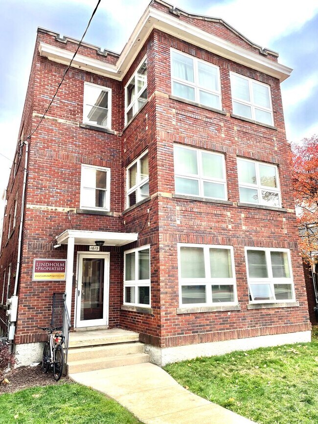 Building Photo - 1615 Monroe St