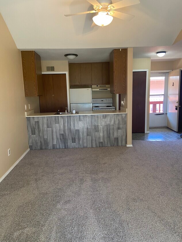 31825 Nardelli Ln Unit Nardelli, Roseville, MI 48066 Condo for Rent