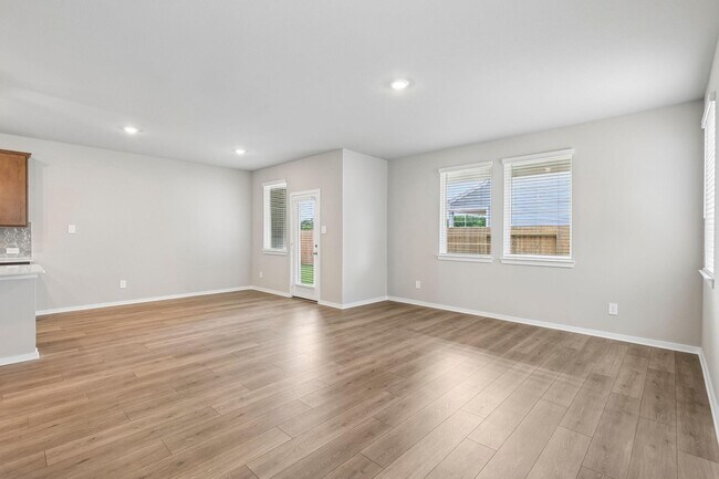 Building Photo - 4215 Pne Spgs Ct