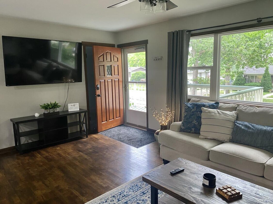 Foto principal - 2202 Alamo Dr