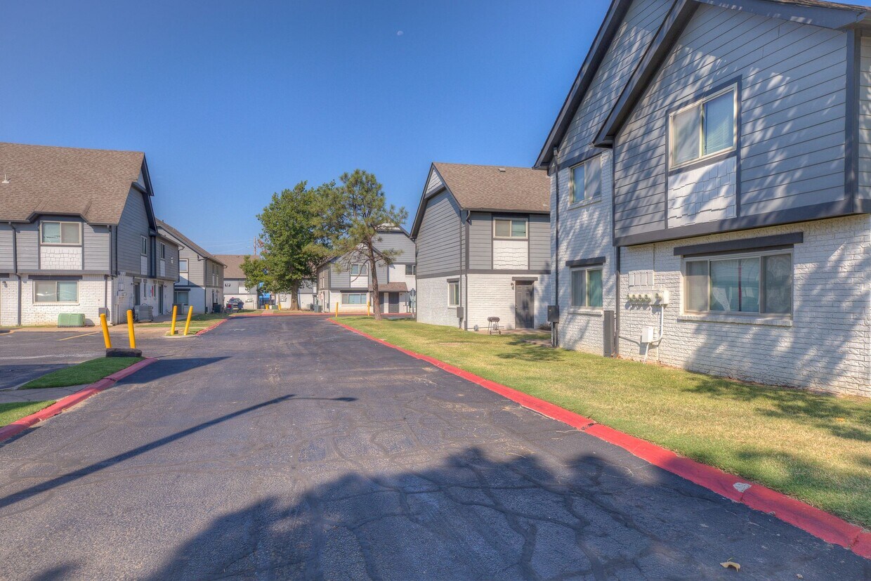 Foto del edificio - Windsor Village Townhomes