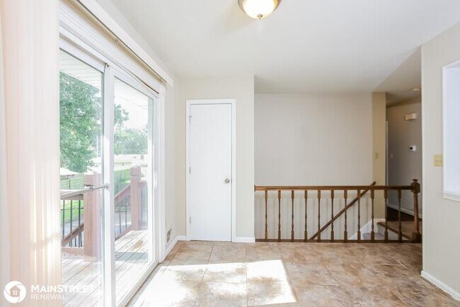 Building Photo - 1825 N Salem Dr