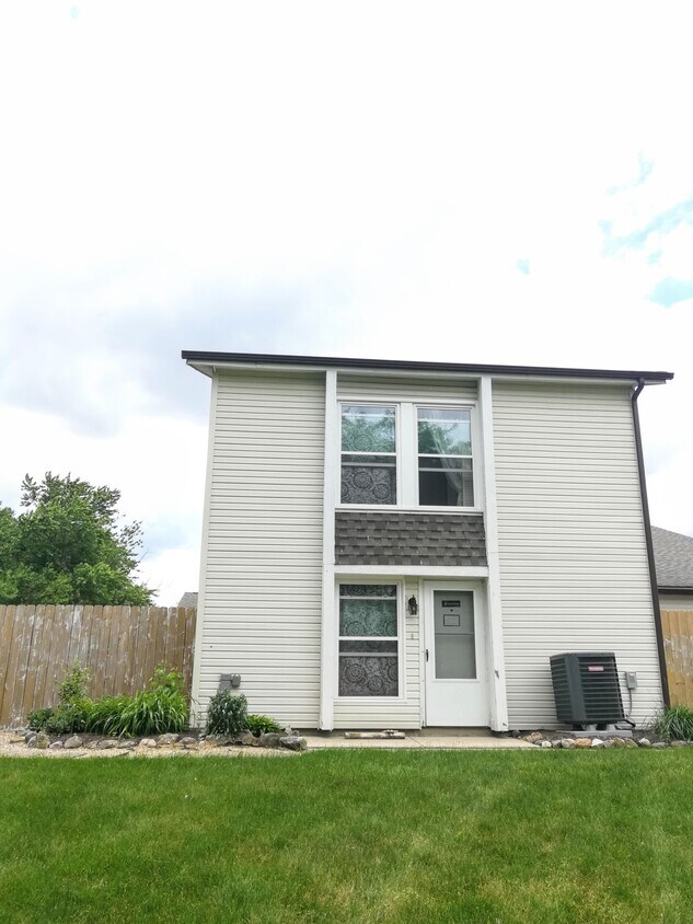Foto principal - 1200 Robbins Run Ct