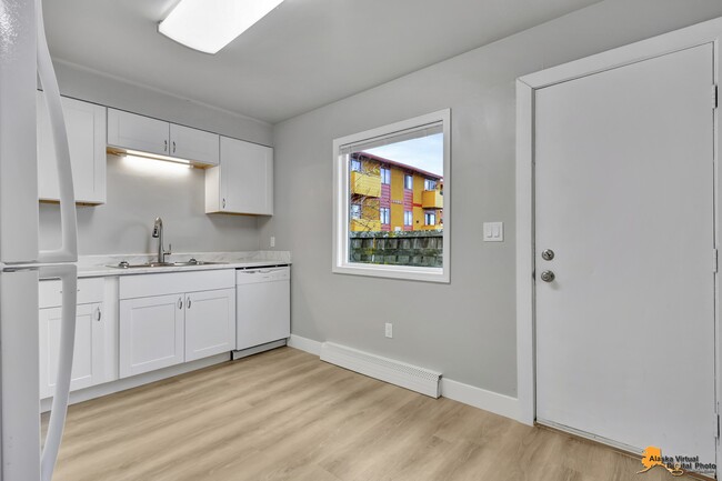 Building Photo - 1030 W 26th Ave