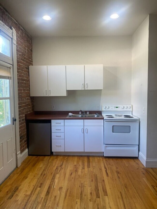 Foto del edificio - Charming Historic Studio in the Heart of D...