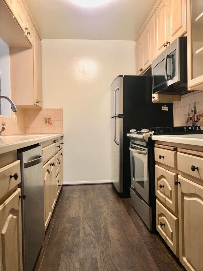 Kitchen - 445 27th St